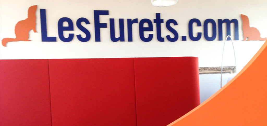 Décoration sur mesure de bureaux avec logo 3D