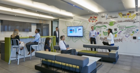 L’attribut alt de cette image est vide, son nom de fichier est paristic-agence-decoration-bureaux-entreprise-deloitte.jpg.