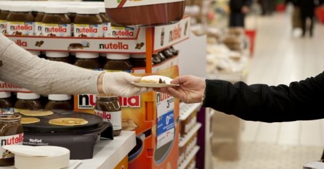 L’attribut alt de cette image est vide, son nom de fichier est paristic-agence-decoration-murale-vitrophanie-marketing-sensoriel-nutella.jpeg.