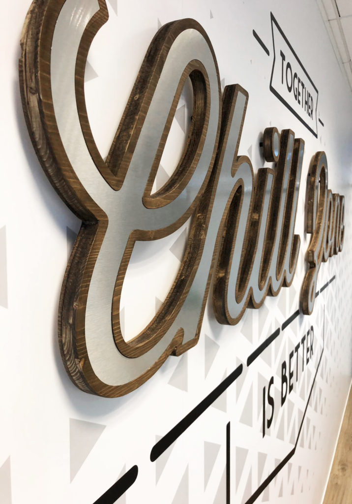 Lettrage 3D en bois et pvc et adhésif pour décoration bureaux