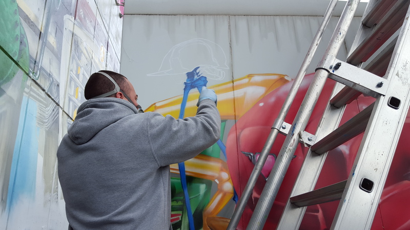 Performance Graffiti sur une nacelle